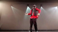 火锅店现“机器人服务员”敬酒倒茶:老板娘模仿