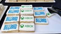 守望先锋制作人晒公司午餐:带Xbox和暴雪Logo的蛋糕