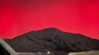 新疆出现罕见全红色极光 受剧烈日冕物质抛射影响