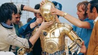 《星战》演员拍卖道具：C-3PO头部84万美元低价成交