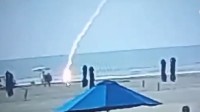哥伦比亚海滩一女子遭闪电劈中死亡 直挺倒地
