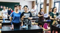 年轻人爱上每学期500元的老年大学：课程多氛围好