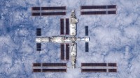 中国空间站全貌高清图像首次公布 航天员手持相机拍摄