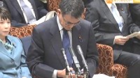 日本一大臣国会答辩用手机查资料 被委员长叫停