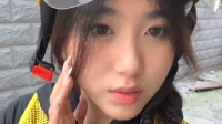 18岁女大学生送外卖俩月赚1万多 被网友质疑炒作
