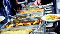 员工提前吃午饭被辞退：公司最终被判赔付2万元