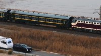 现代汽车拉10辆房车追火车 博主:反智推广糟蹋车