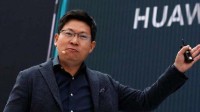 博主手持苹果在华为园区录像 余承东微笑吐出四个字