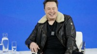 马斯克接手X一年后 公司广告收入接近腰斩