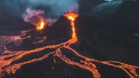 冰岛火山喷发可能持续数月 喷发正在减弱