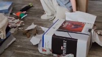 小狗也是Xbox粉丝？圣诞PS5拆箱搞笑视频引万人观看