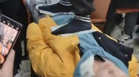 高校老师课堂演示催眠术 被催眠学生被踩都没反应