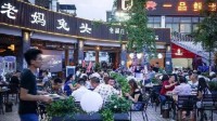 年轻人报复性挤爆3.5分餐厅登顶热搜:低分反而有惊喜