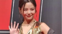 辛芷蕾金色吊带走红毯 被夸赞《繁花》演得太好