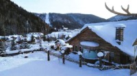 赴东北看雪8千多的旅行社被掉包 导游威胁睡最冷的炕