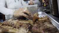 韩国每年吃掉近百万只狗：大量从业者反对禁食狗肉