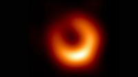 史上第一张黑洞照片震撼升级：一年旋转了30度