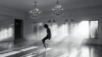 迈克尔·杰克逊传记片发布片场照：经典舞步屹立不倒