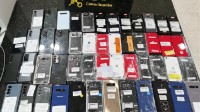 尴尬！男子身绑50台手机入境 海关检查时突然响起