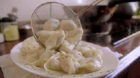 情侣因煮饺子时要不要加水发生争论 网友吵翻天