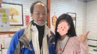 网友香港偶遇狄龙 合影后被追两条街送红包