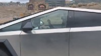 快进到未来！头戴VisionPro无人驾驶Cybertruck