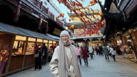 马斯克母亲逛上海豫园 马斯克：让更多人来中国旅游