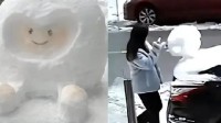 女子拍照后故意损毁雪人 网友怒了：没有公德心
