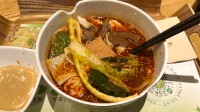 杨国福麻辣烫外卖吃出4块刀片 双方现已和解