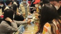 上海有金店1天卖出1000多根金条：有人一下花掉20万