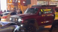 重庆解放碑坦克300连撞多车 官方通报:司机被刑拘