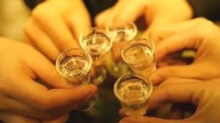 宿醉后再来一杯可以醒酒？医生科普：假的
