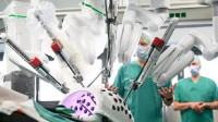 美国女子手术中小肠被机器人烧伤死亡 丈夫提起诉讼