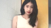 冯小刚17岁女儿徐朵晒近照 亭亭玉立的美少女