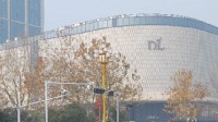 胖东来重新决议尝面事件：涉事员工由开除改为转岗