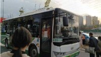 长沙一公交车不让站立乘车引争议 回应：为了安全