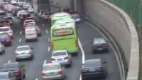 女子举报高速违章获奖励后遭质问：钱拿着烫手吗