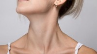女生唱歌突然跑调查出恶性肿瘤 切除病灶后顺利恢复