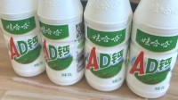 男子拿走悼念宗庆后的AD钙奶 网友：不是拿去卖就好