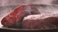 《龙信2》烹饪镜头是实拍而非特效：花钱买肉更划算