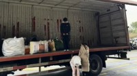 女生搬家300元摇来7米6大货车 网友：大炮打苍蝇？