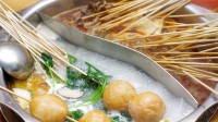 女子吃麻辣烫被乱数签 数3次还多算了123元 