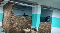 业主花9万买地下车位砌墙盖房 网友：比买房便宜多了