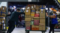 报告称33%快递员每天工作超10小时 整体收入却不高