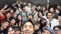 阮经天晒《周处除三害》自拍剧组合照：谢谢你们