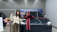 25岁美女UP一口气提3辆国产车：仰望、问界、理想