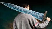 厂商推出《艾尔登法环》1:1月光大剑 售价约3300元