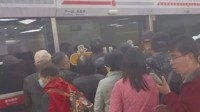 贵阳地铁免费派发辣子鸡大礼包 官方：是专列活动