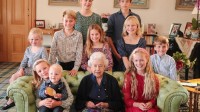 英国王室又一合照被曝P图：原为纪念已故英女王生日