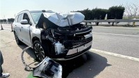 问界M7高速追尾货车 曝女司机油门当刹车 后续来了